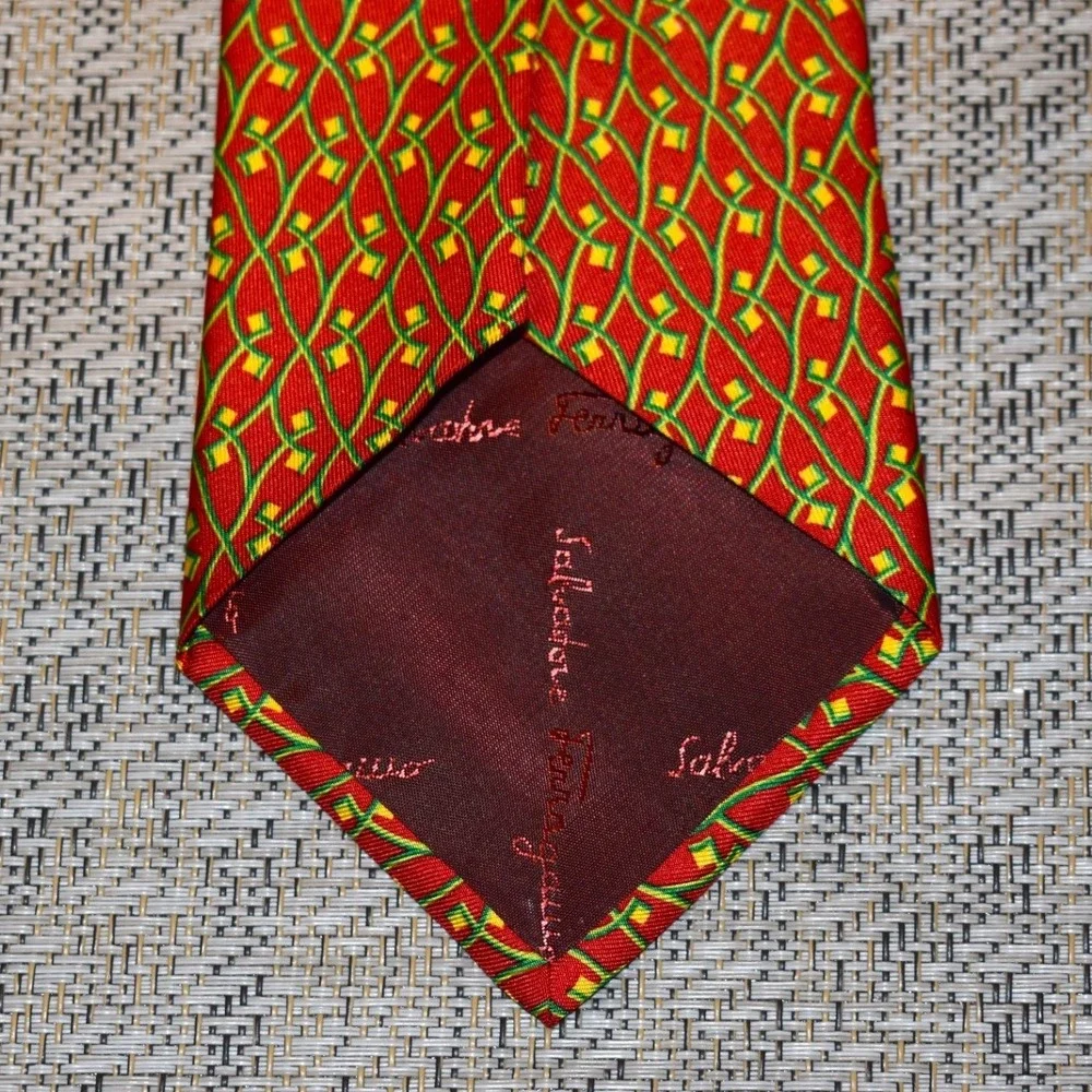 Salvatore Ferragamo Necktie Mens‎ Red Green Yellow Silk Geometric Made in Italy
